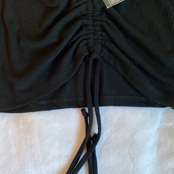 Black v neck crop top - Picture 5 of 7